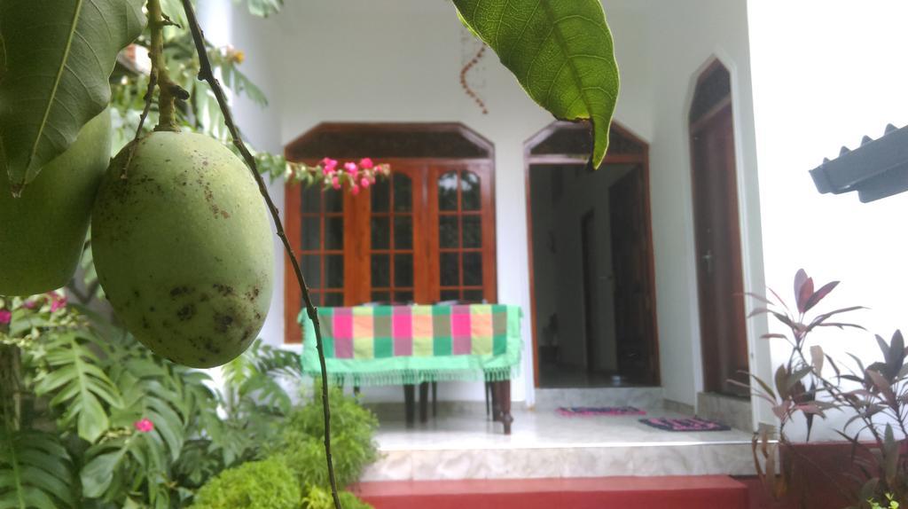Aluthgedara Guest House Unawatuna Buitenkant foto